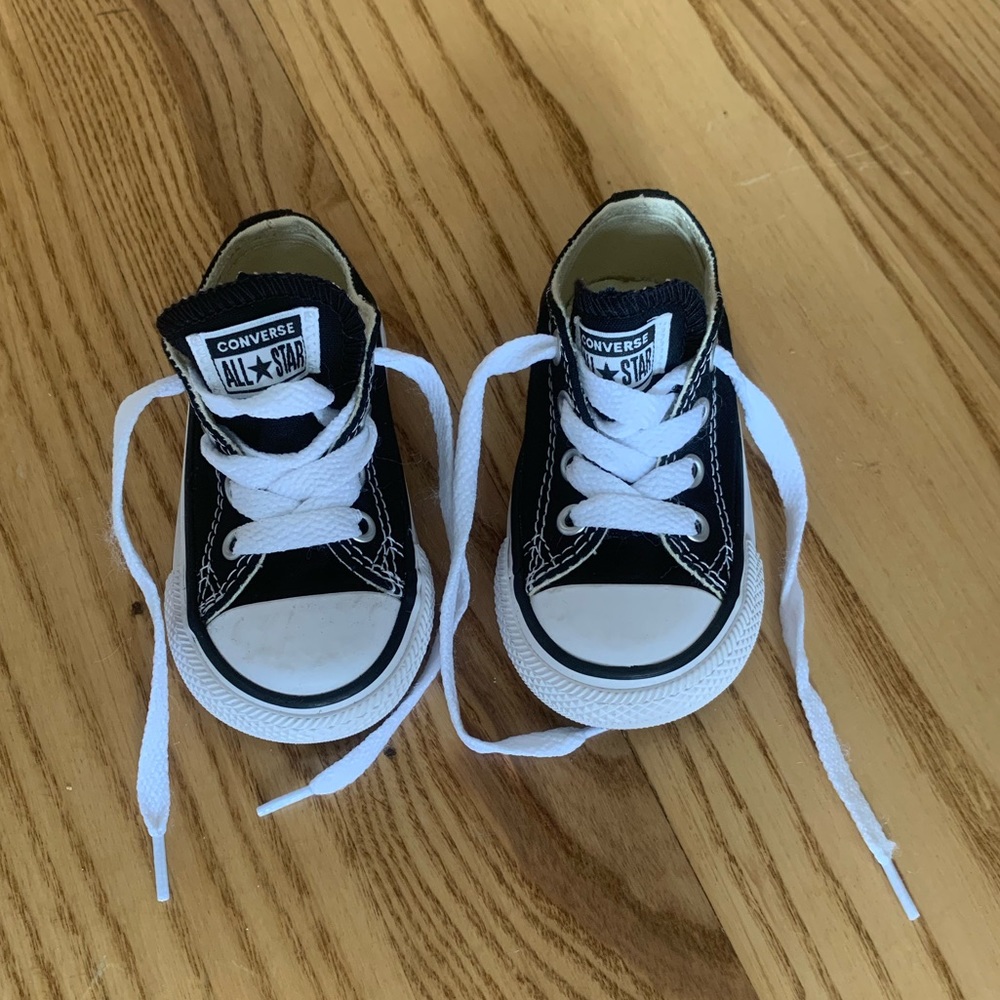 Converse shoes size 4